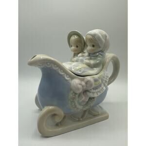 Vintage Precious Moments “A Winter Wonderland Sleigh Teapot” Sugar Town Series94